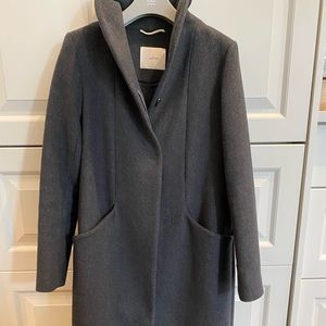 Aritzia cocoon coat size small